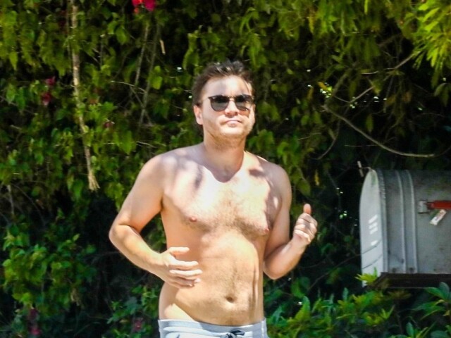 Herec Emile Hirsch počas ranného behu v Beverly Hills. 