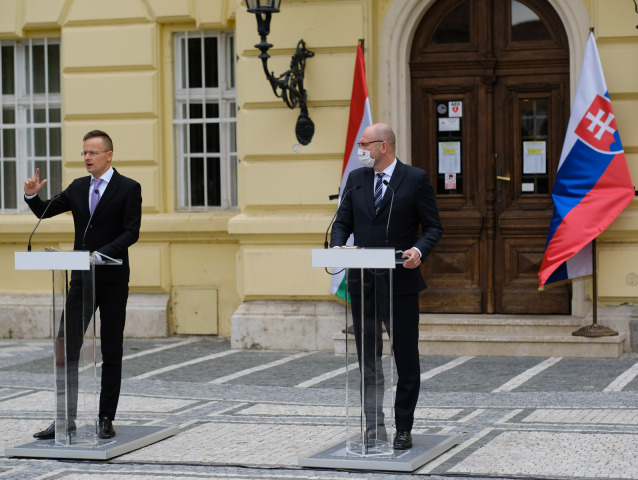 komárno, richard sulík, Péter Szijjártó