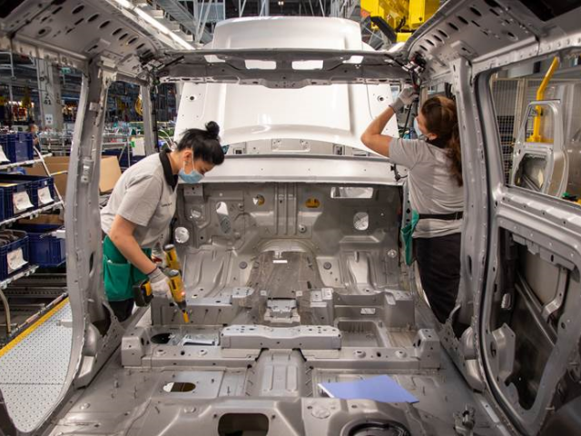 JLR Slovakia obnovil vyrobu Predmontaz