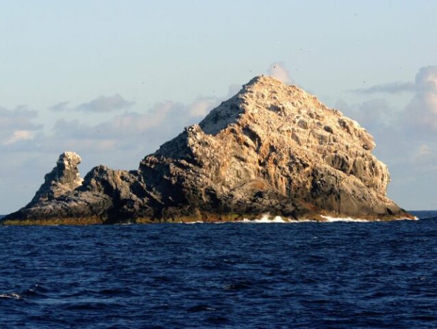 Gardner-Pinnacles-Puhahonu-Volcano-777x500
