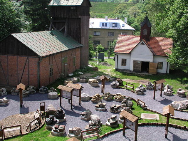 BMP - NAUCNA GEOLOGICKA EXPOZICIA - Foto c Luzina