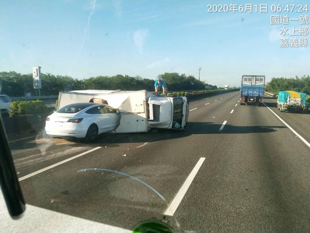 Tesla 3 - havária na Taiwane