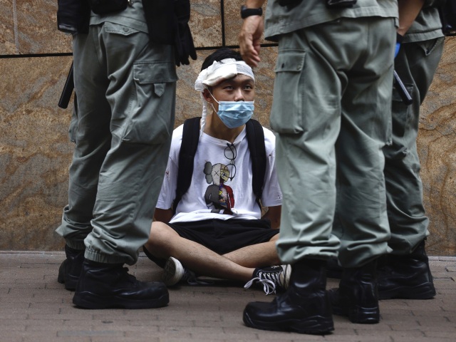 Čína Hongkong protesty zákon hymna