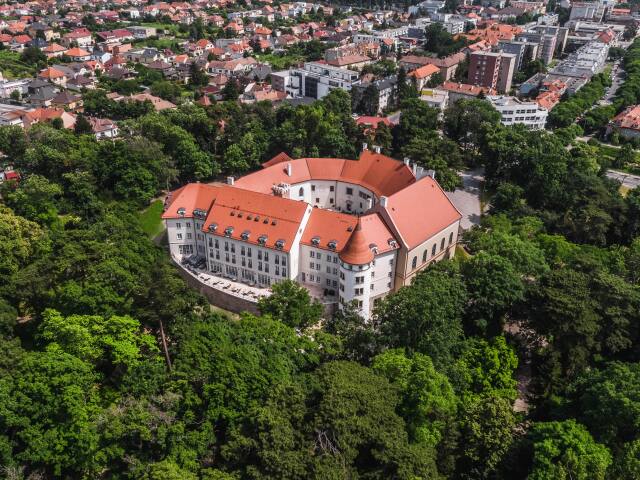 Pezinok, zámok, renovácia