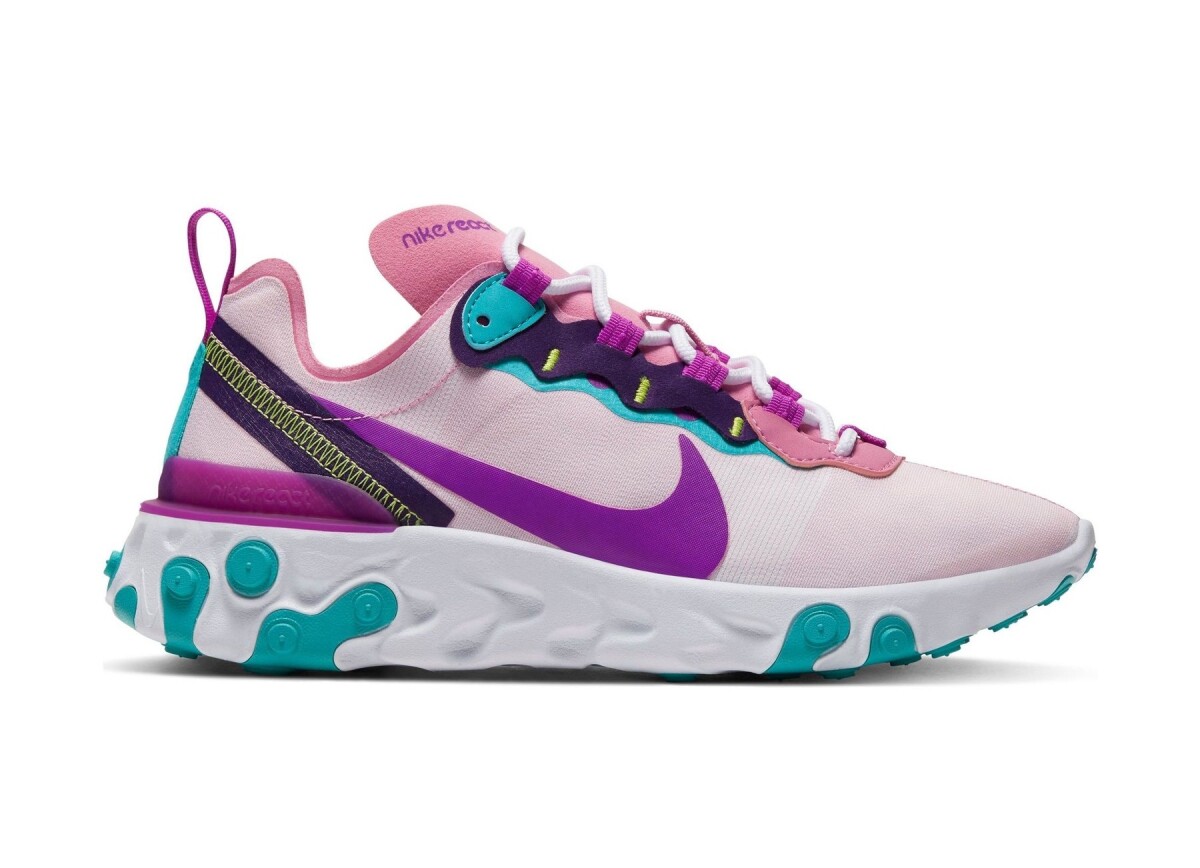 Dámske tenisky Nike, predávajú sa za 149 eur. 