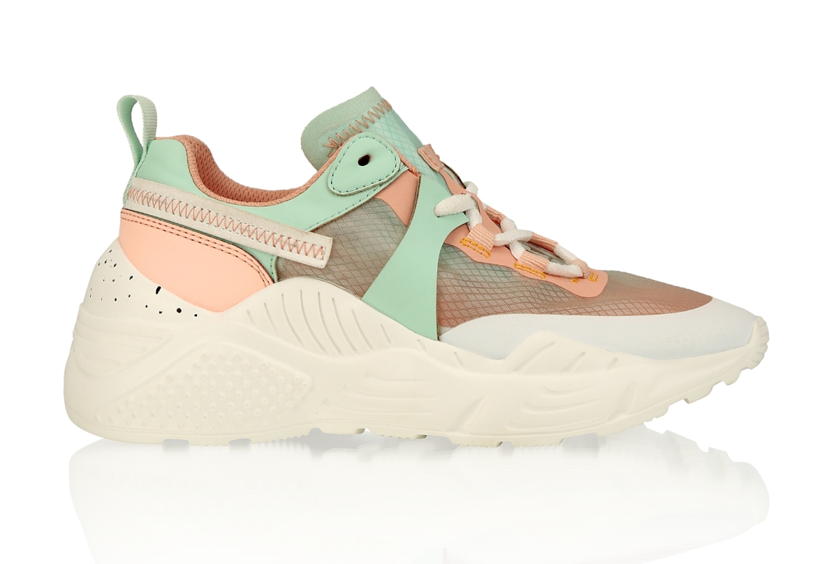 Dámske tenisky Steve Madden, predáva Humanic za 120 eur. 