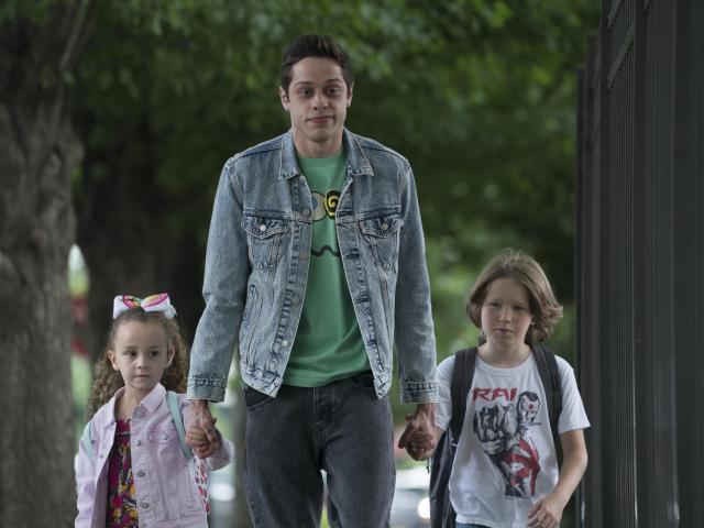 Herec Pete Davidson na zábere z filmu The King of Staten Island.