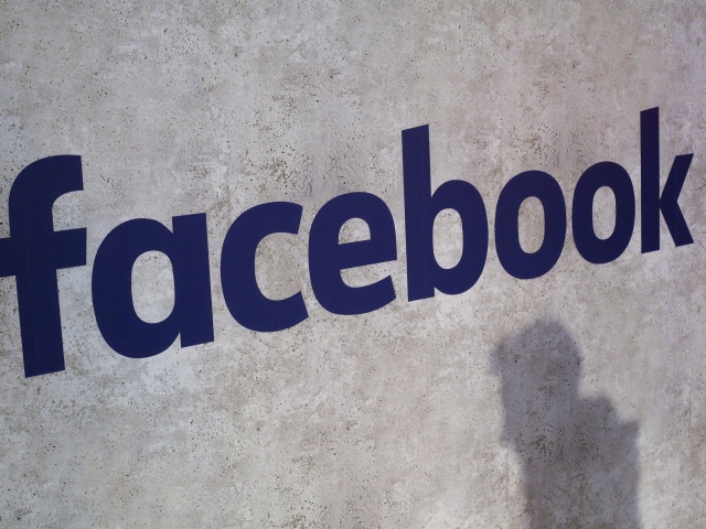 Facebook / Tvár / Kniha /