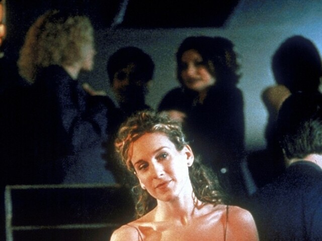 161838741 Herečka Sarah Jessica Parker ako Carrie Bradshaw v seriáli Sex v meste v "slip dress".