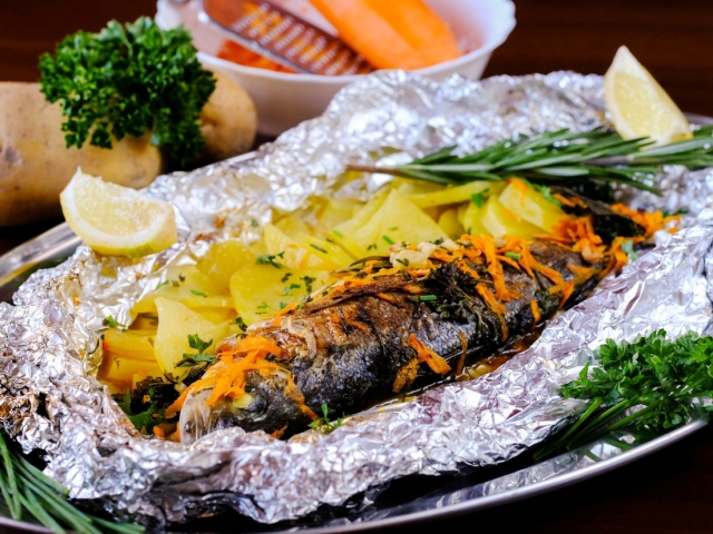 Branzino del vino – morský vlk na víne v alobale