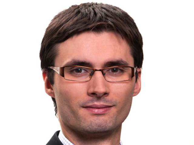 Boris Tomčiak, analytik