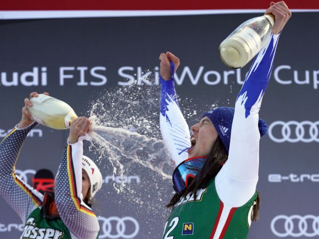 Viktoria Rebensburgová, Petra Vlhová