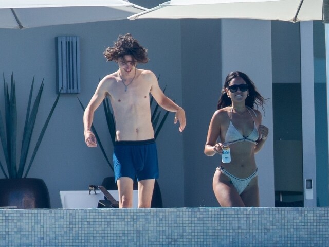 Herečka Eiza Gonzalez a herec Timothée Chalamet sa spoločne objavili na romantickej dovolenke v Mexiku. 