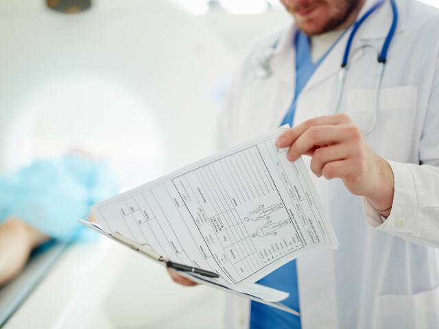 doktor, stetoskop, papiere, byrokracia, čítanie, listovanie, magnetická rezonancia, mr