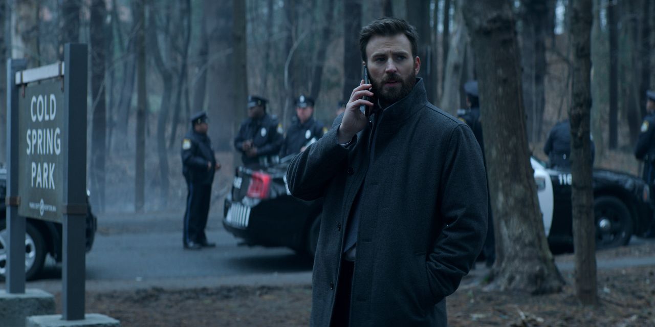 Chris Evans vo svojej prvej úlohe po Kapitánovi Amerika sa predviedol v novej hereckej polohe.