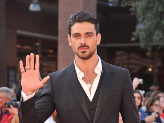 Herec, spevák a model Michele Morrone. 