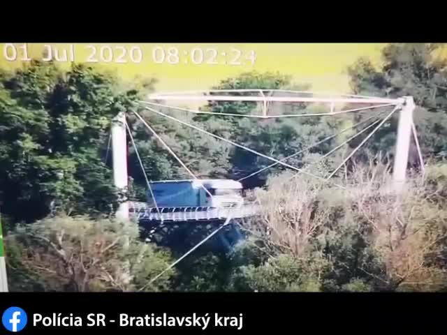 kamión na Cyklomoste slobody