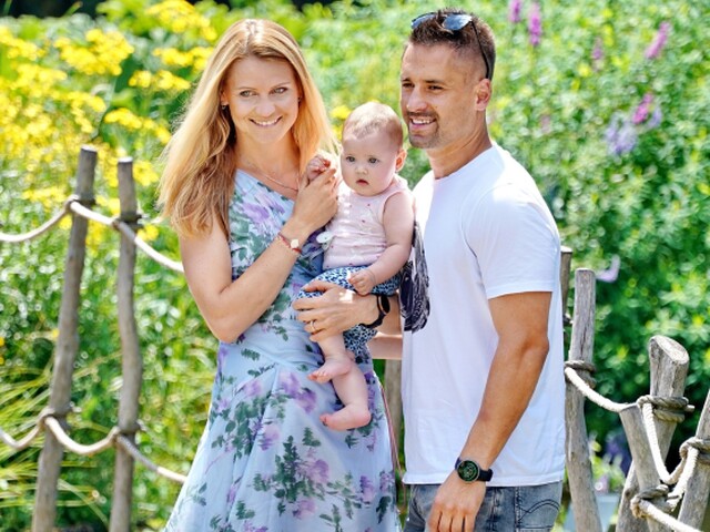 Šťastní rodičia na akcii v pražskej Botanickej záhrade. Tomáš Plekanec a Lucie Šafářová prišli aj s dcérkou Leontýnkou. 