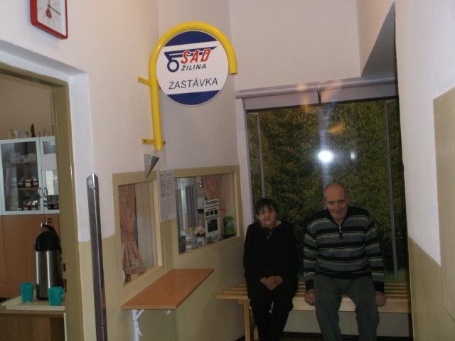 Autobusová zastávka, rajec