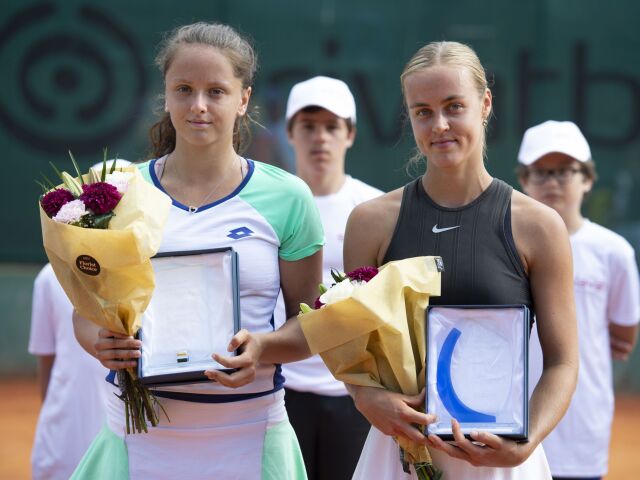 Anna Karolína Schmiedlová, Viktória Kužmová