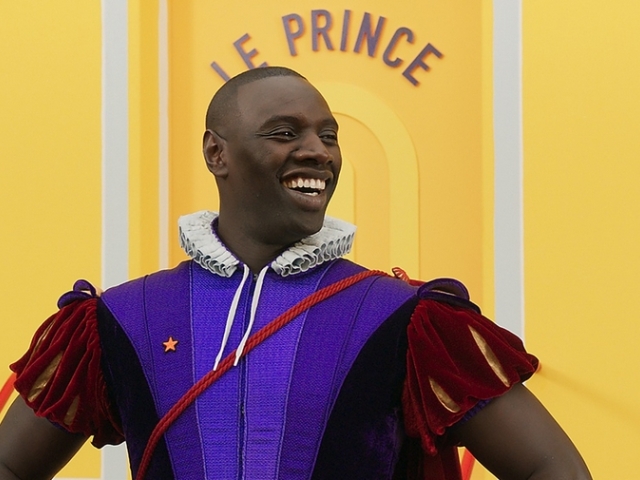 Herec Omar Sy na zábere z filmu Zabudnutý princ. 