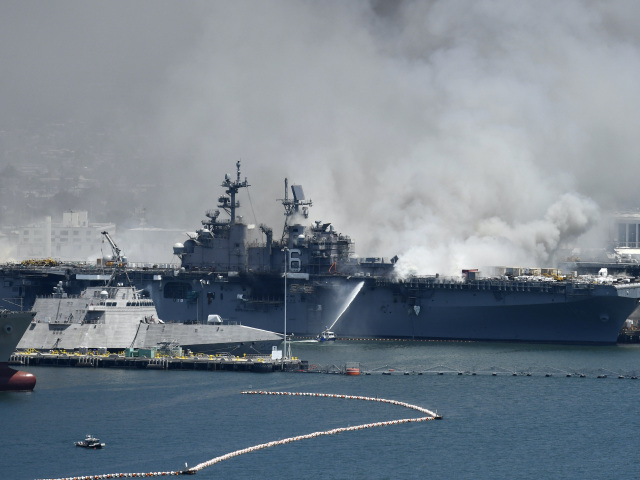 loď, USS, požiar, USA, San Diego