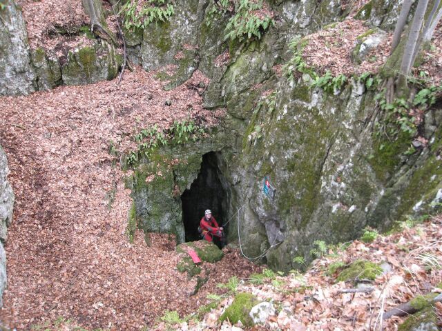 Obrovská priepasť v Slovenskom krase.