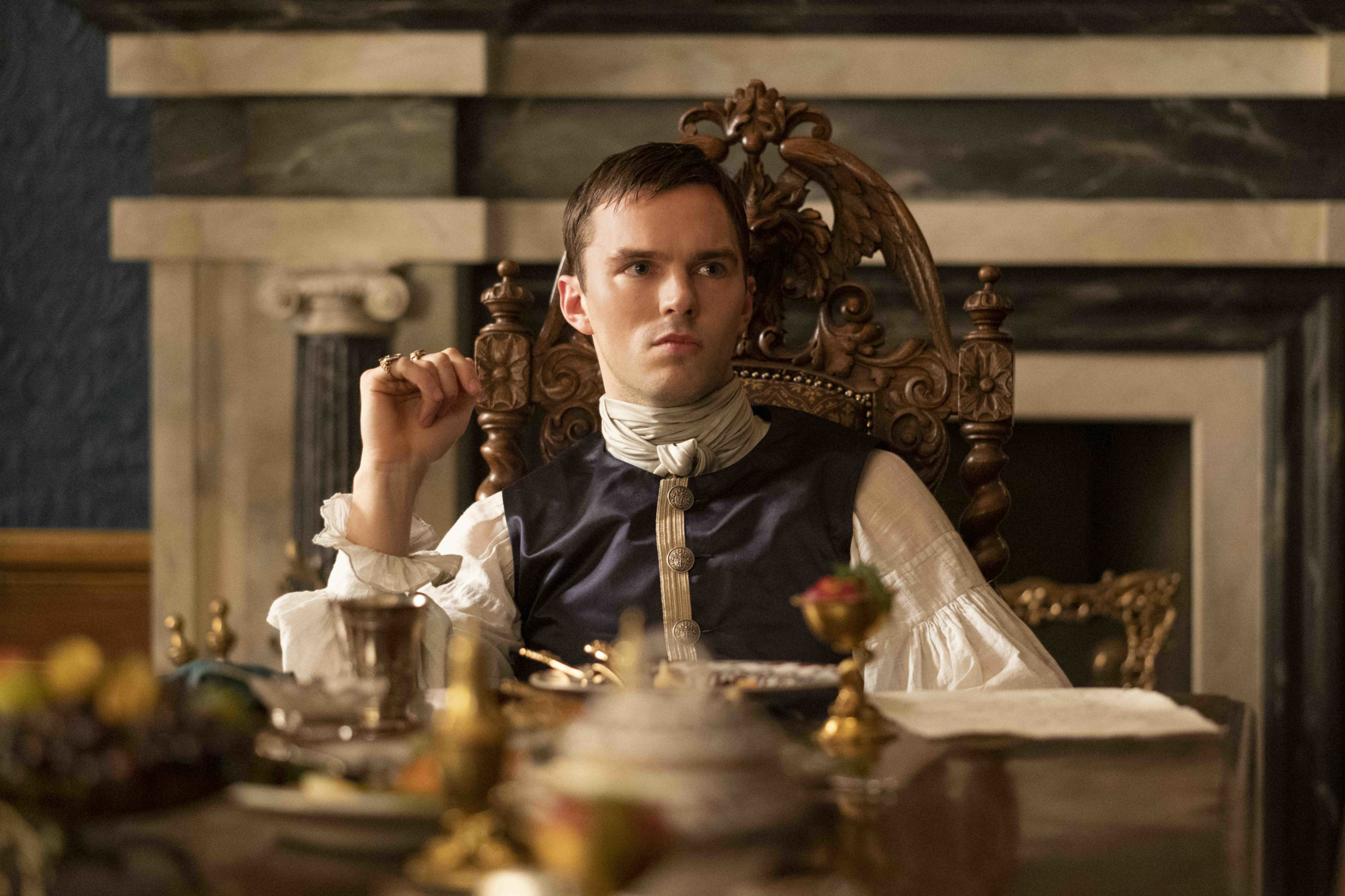 Herec Nicholas Hoult ako cár Peter III. predviedol prvotriedne herecké umenie.