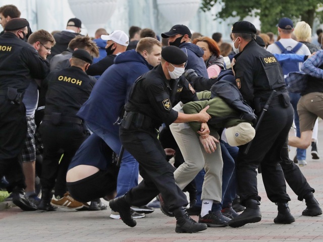 Bielorusko voľby prezidentské kampaň začiatok protesty