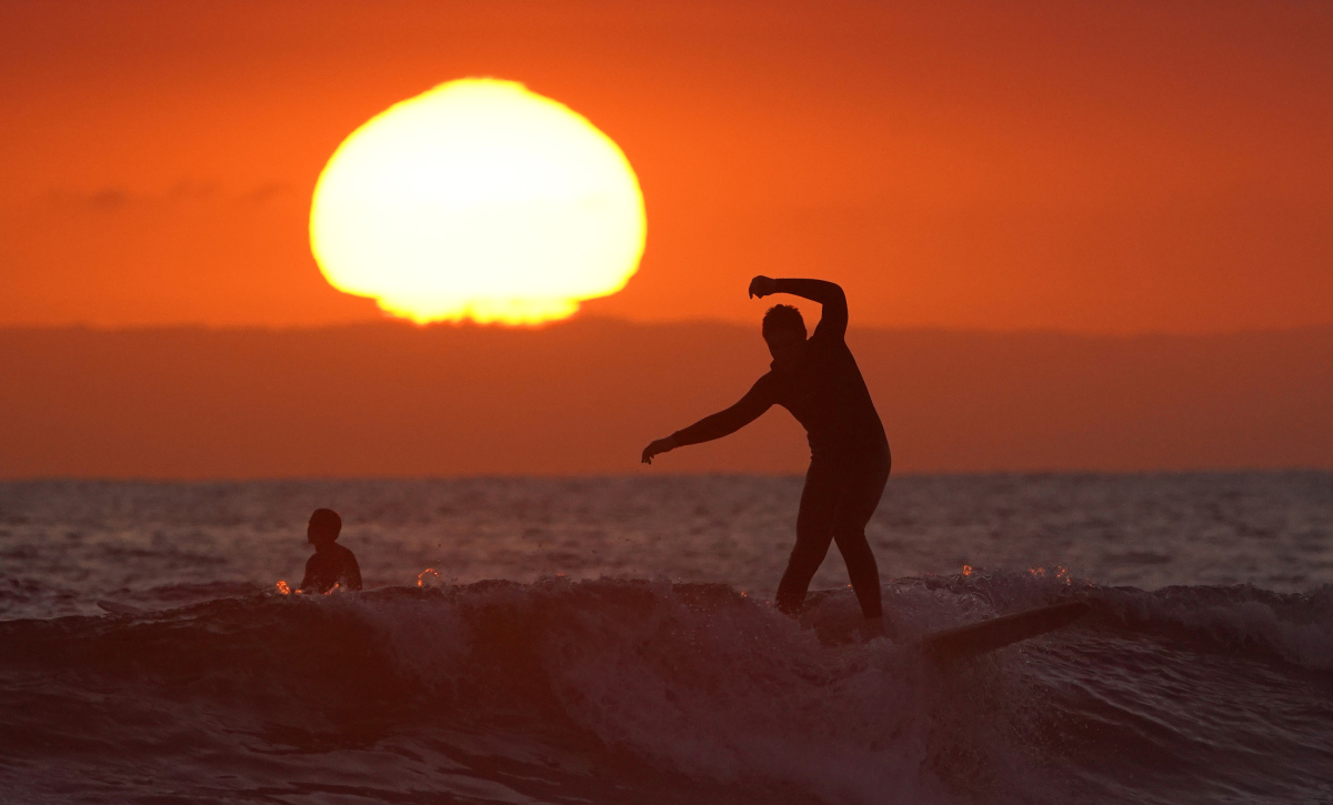 Surfing / Surfovanie / Surf / Príroda / Voda / More / Príroda / Slnko /