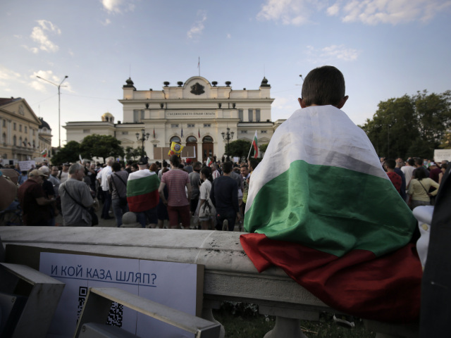 Bulharsko protesty ministri odvolanie Borisov žiadosť