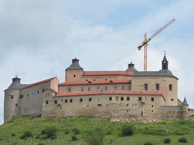 Krasna Horka, hrad, rekonstrukcia, zeriav