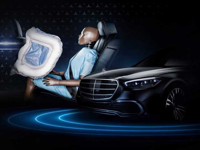Mercedes-Benz - zadný čelný airbag