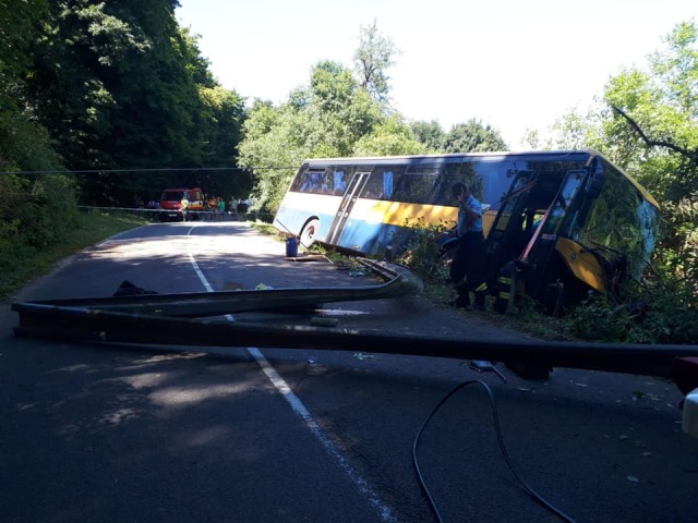 autobus, havária, nehoda, cesta, zvodidlá, dobrá voda