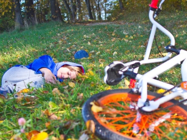 bicykel, dieťa, pád, úraz, zranenie