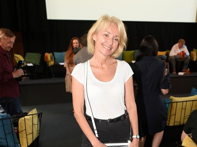 Herečka Veronika Žilková na tlačovej konferencii Českej televízie. 