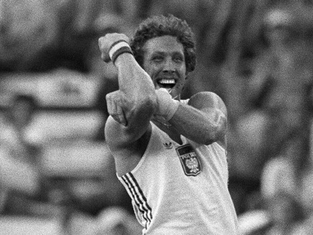 Trhnite si! Poľský rebel šokoval gestom, ktoré rozhnevalo olympijské Lužniki. Sovieti ho chceli obrať o zlato i svetový rekord
