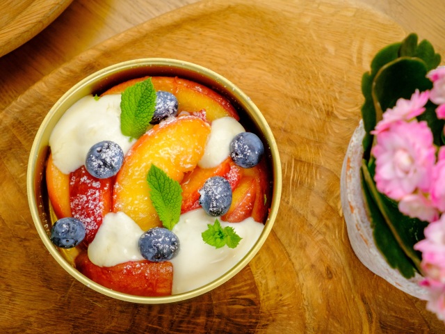 dudice, bistro lokal, varecha, karamelizované broskyne,