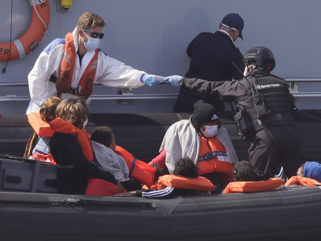 Británia, migranti