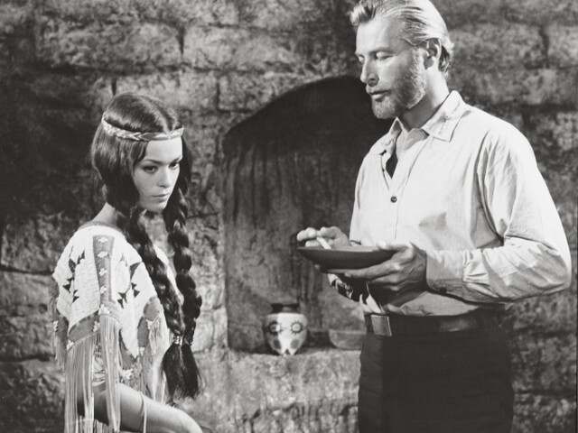 Herečka Marie Versini a jej kolega Lex Barker na zábere z nakrúcania Vinnetou v roku 1963.