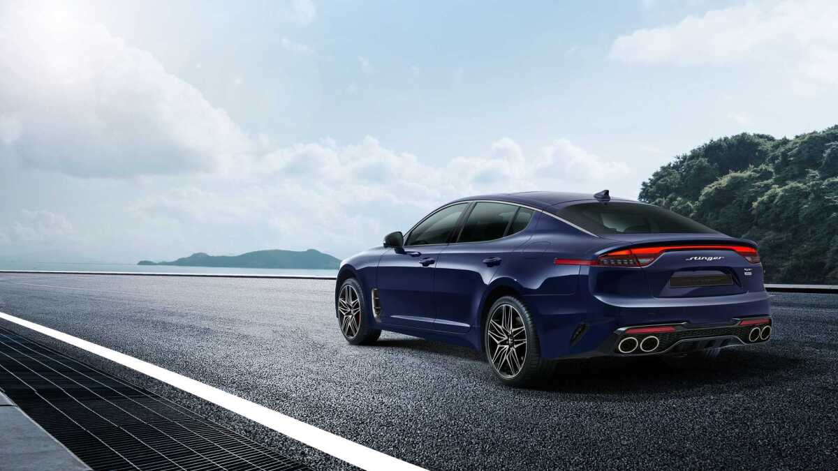 2021-kia-stinger-facelift-rear-quarter-view
