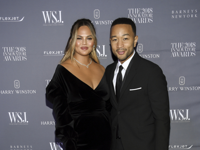 People Chrissy Teigen John John Legend a jeho manželka Chrissy Teigen na archívnom zábere z roku 2018.