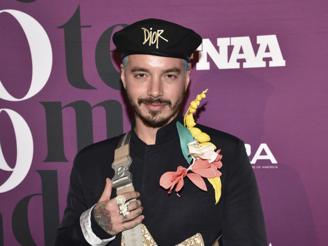 Spevák J Balvin na archívnom zábere z decembra 2019.