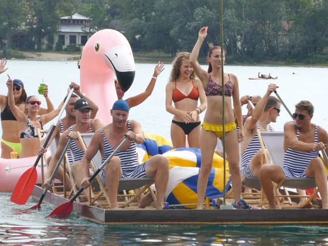 prehliadka netradičných plavidiel na Draždiaku v Petržalke
