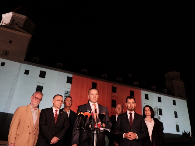 nasvietenie hradu, hrad, bielorusko, kollár