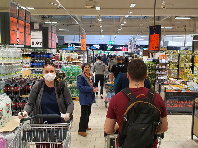 obchod kaufland panika korona vÃ­rus