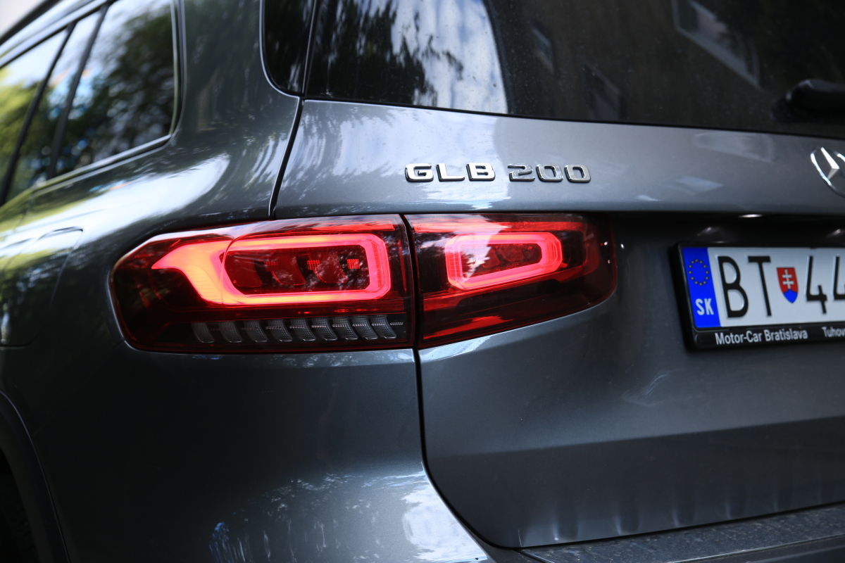 mercedes glb 200