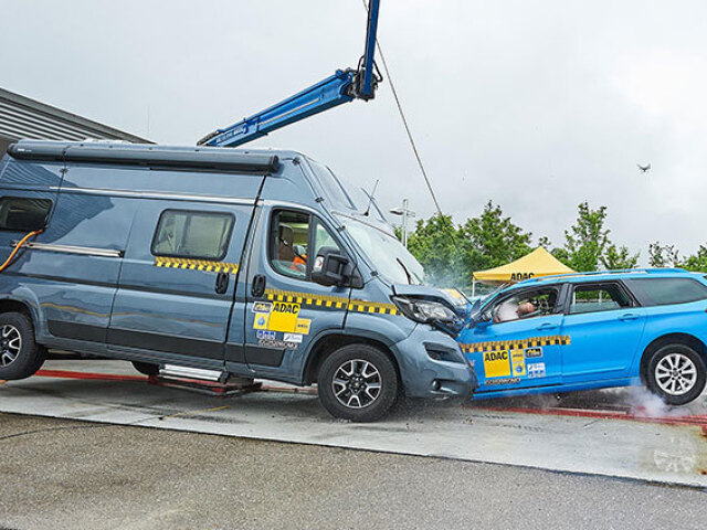 ADAC - crashtest karavanu