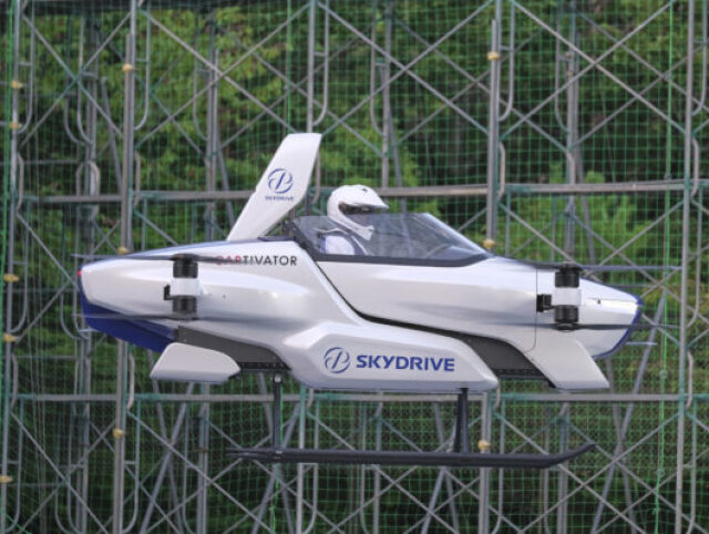 japan flying car 58802-4bb7a414b6124e6eaa1a24e1b1d3b267-scaled-1-676x451