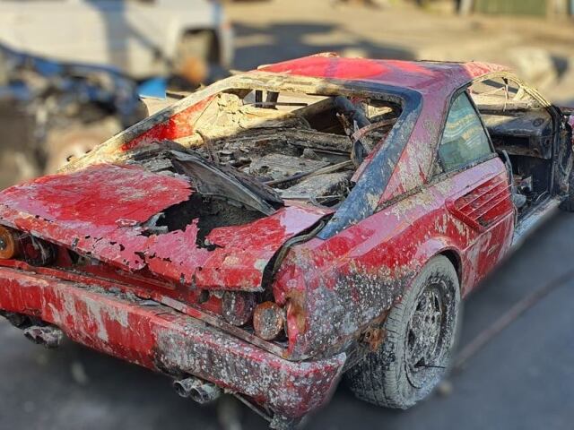 Ferrari Mondial - vrak z kanála